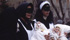 Bosa (Or) - Un gruppo di maschere, con la bambola-pupazzo in braccio, vestite a lutto per la morte di Giolzi, inscenano un grottesco lamento funebre (attìttidu), martedì grasso 1987