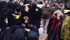 Bosa (Or) - Un gruppo di maschere, vestite a lutto per la morte di Giolzi, inscenano un grottesco lamento funebre (attìttidu) con la bambola nella scatola-culla, martedì grasso 1987 