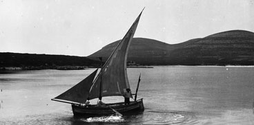 Fiume (forse) Tirso, barca a vela (fondo Costa)