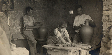Figuli - Lavorazione dei vasi in ceramica - fotografo Ferri Alfredo - Cagliari - non viaggiata